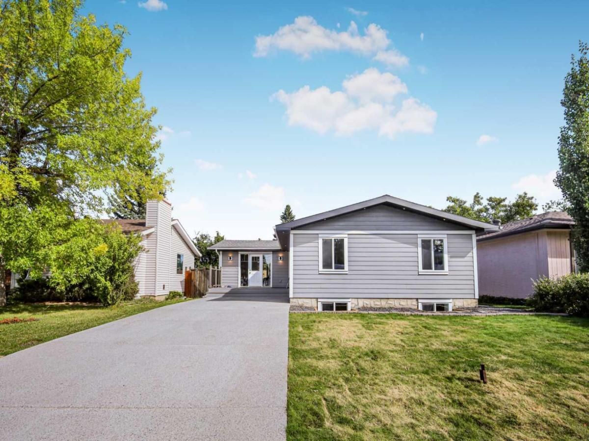 10604 Oakmoor Way SW Calgary AB T2W 2H8 MLS #A2238193 MLS #A2238193 image #0