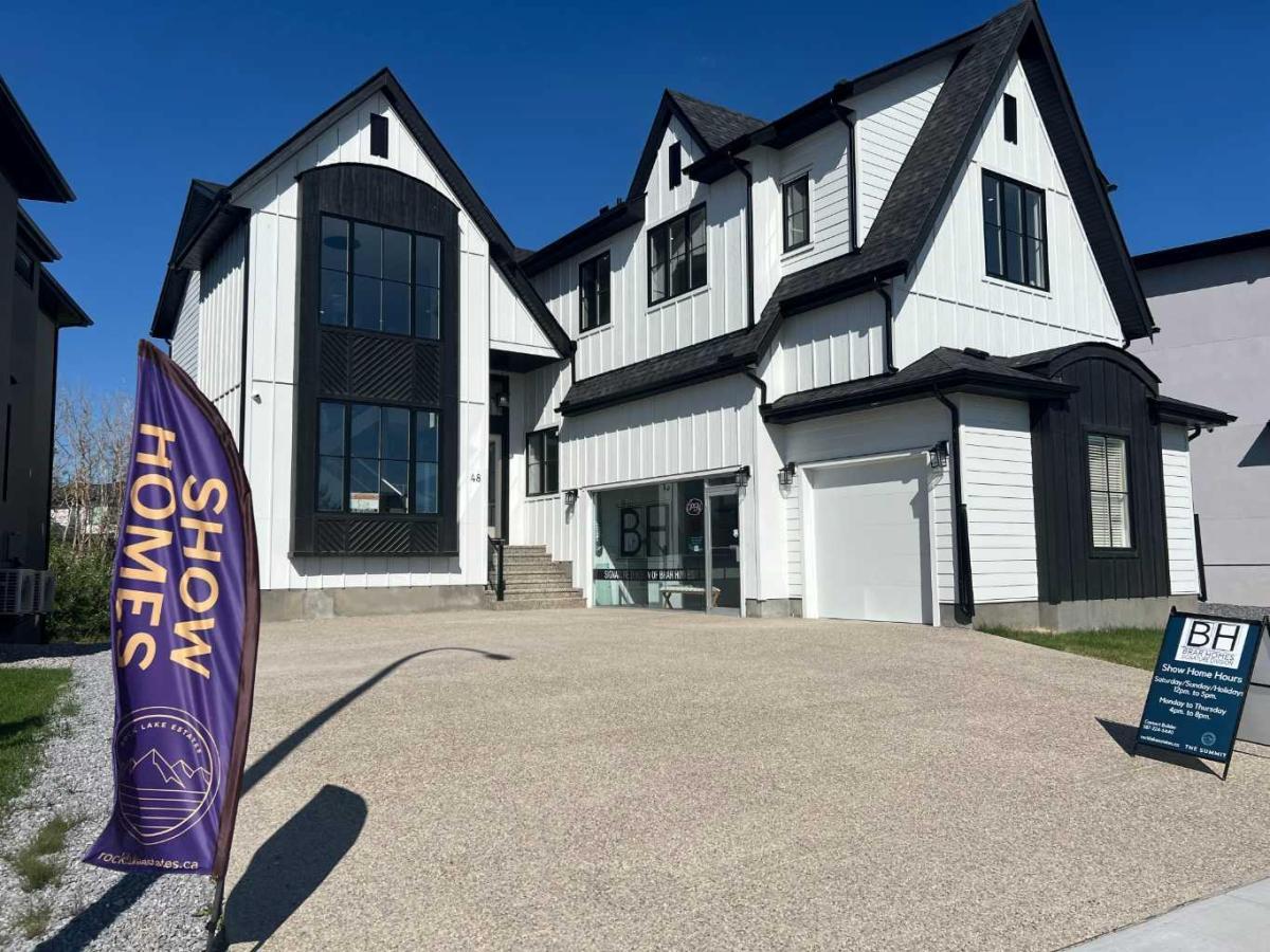 48 Rockcliff Terrace NW Calgary AB T3G 0G6 MLS #A2241655 MLS #A2241655 image #0