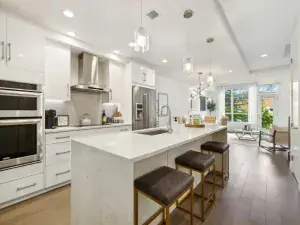 11, 10030 Oakmoor Way SW Calgary AB T2V 4S8 MLS #A2263830 broker reciprocity