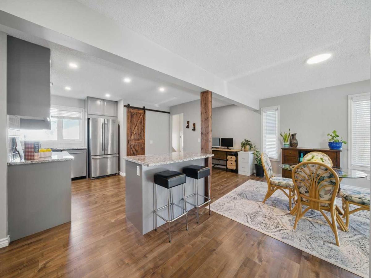 828 Hunterston Crescent NW Calgary AB T2K 4N2 MLS #A2244611 MLS #A2244611 image #0