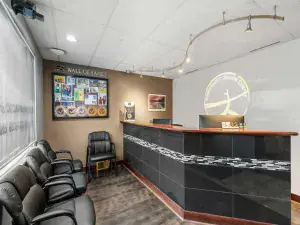 9, 1015 Centre Street NW Calgary AB T2E 2P8 MLS #A2238073 broker reciprocity