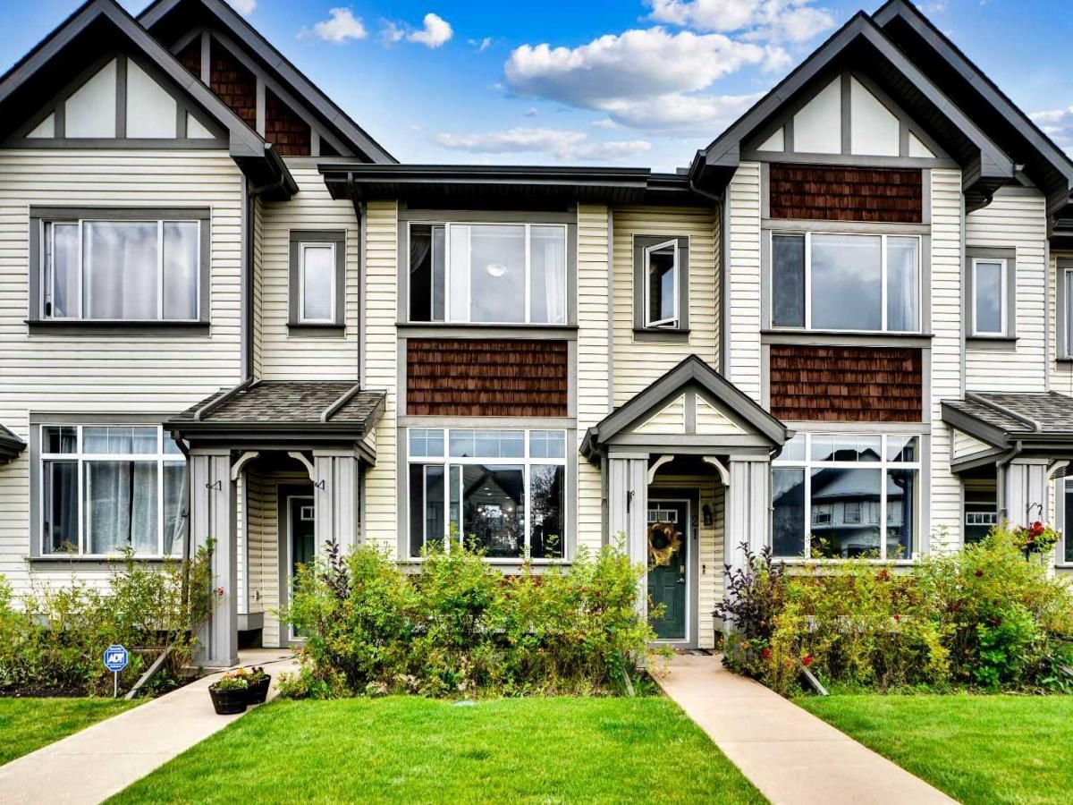 21 Copperpond Road SE Calgary AB T2Z 0Y8 MLS #A2246397 MLS #A2246397 image #0