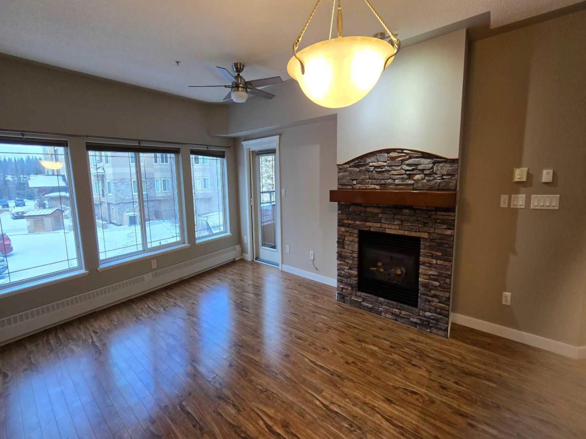 240, 20 Discovery Ridge Close SW Calgary AB T3H 5X4 MLS #A2253616 MLS #A2253616 image #0