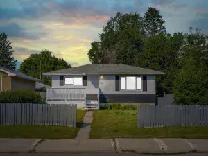 6133 Penbrooke Drive SE Calgary AB T2A 3P2 MLS #A2266153 broker reciprocity