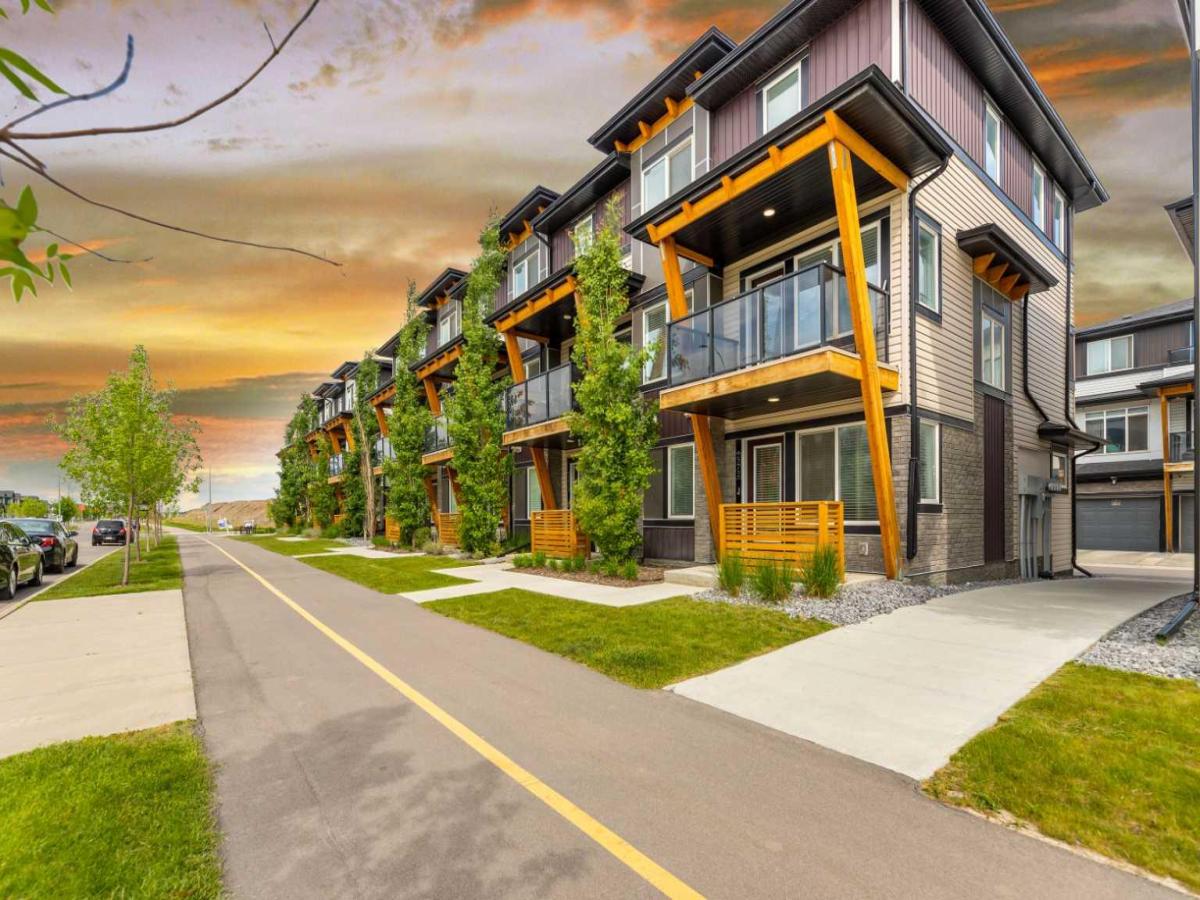 572 Savanna Boulevard NE Calgary AB T3J 0Y2 MLS #A2253979 MLS #A2253979 image #0