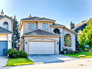 9632 Oakcliffe Drive SW Calgary AB T2V 0J7 MLS #A2264652 broker reciprocity