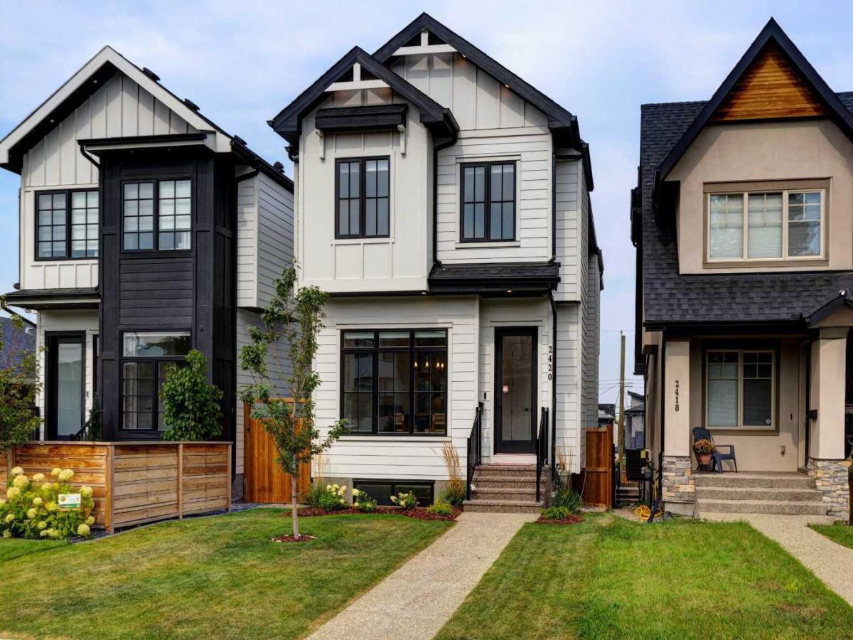 2420 30 Avenue SW Calgary AB T2T 1R9 MLS #A2254324 MLS #A2254324 image #0