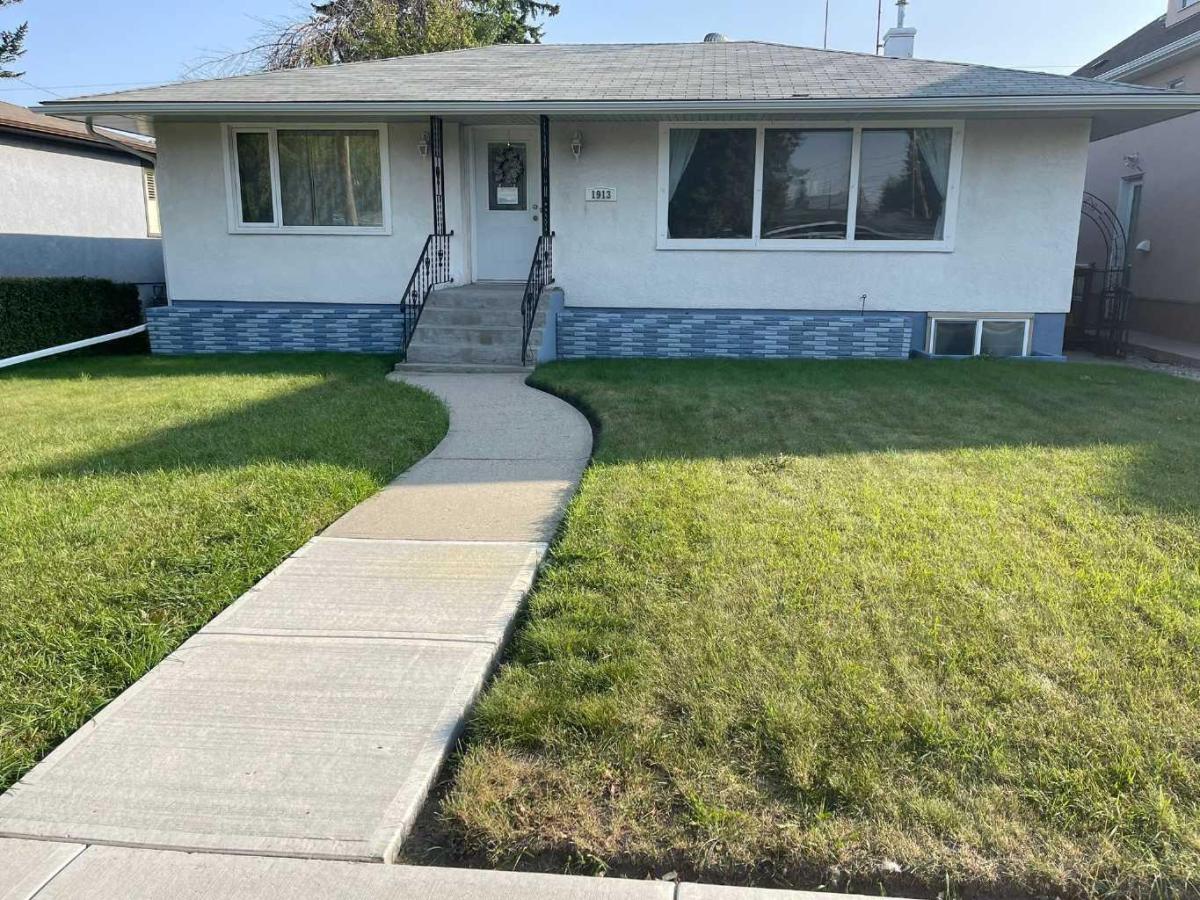 1913 24 Avenue NW Calgary AB T2M1Z4 MLS #A2254712 MLS #A2254712 image #0