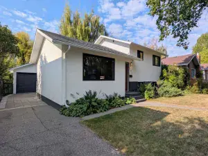 19 Woodglen Grove SW Calgary AB T2W 4J9 MLS #A2266711 broker reciprocity