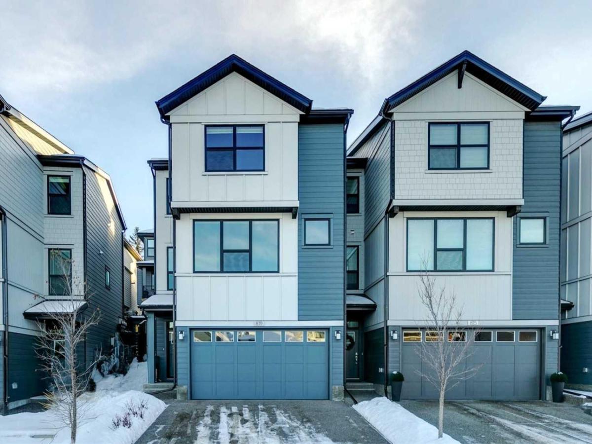 819 Shawnee Terrace SW Calgary AB T2Y0T4 MLS #A2255503 MLS #A2255503 image #0