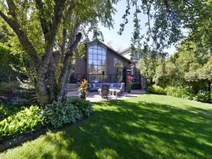 1826 34 Avenue SW Calgary AB T2T 2B8 MLS #A2263094 broker reciprocity