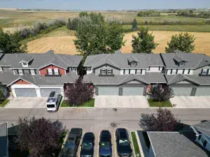 101, 44 Gateway Drive NE Airdrie AB T4B 0J6 MLS #A2256405 broker reciprocity