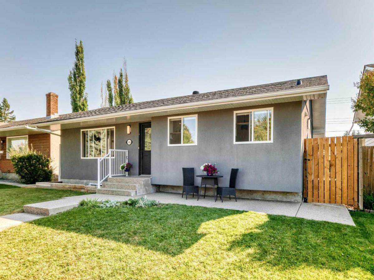 146 Lake Sylvan Close SE Calgary AB T2J 3E6 MLS #A2257542 MLS #A2257542 image #0