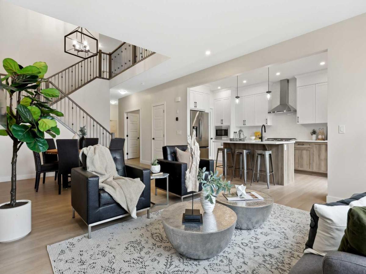 43 Versant View SW Calgary AB T2Y 0W9 MLS #A2258060 MLS #A2258060 image #0