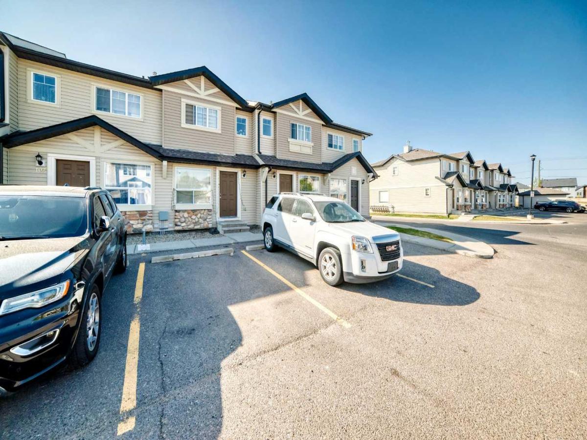 115 Saddlebrook Point NE Calgary AB T3J 0K3 MLS #A2258442 MLS #A2258442 image #0