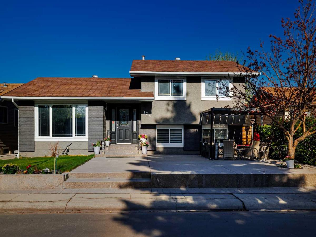 124 Whiteside Crescent NE Calgary AB T1Y 2A7 MLS #A2258545 MLS #A2258545 image #0