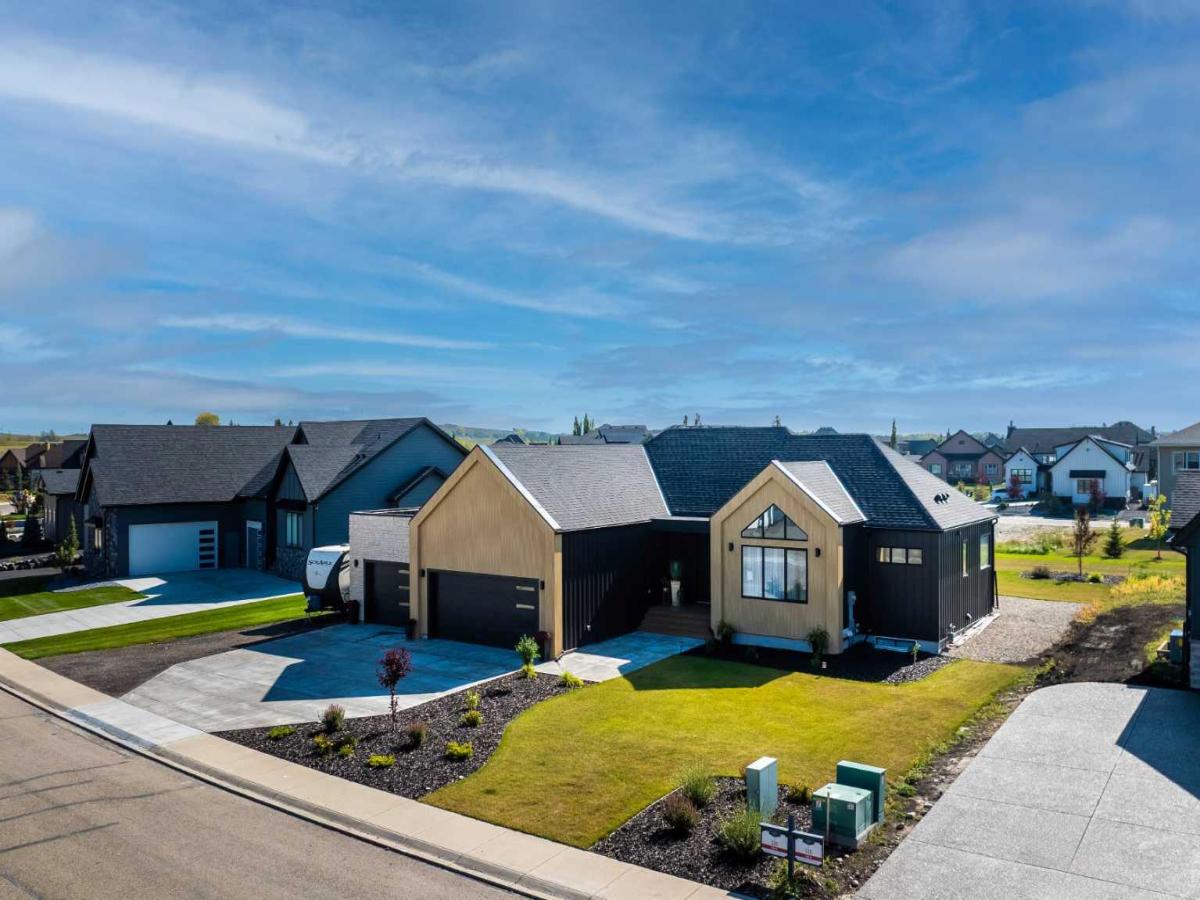 19 Monterra Way Rural Rocky View County AB T4C 0G9 MLS #A2259004 MLS #A2259004 image #0