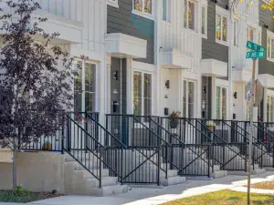 409 10 Avenue SE Calgary AB T2G 0W3 MLS #A2179339 broker reciprocity