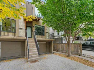 11, 10030 Oakmoor Way SW Calgary AB T2V 4S8 MLS #A2263830 broker reciprocity