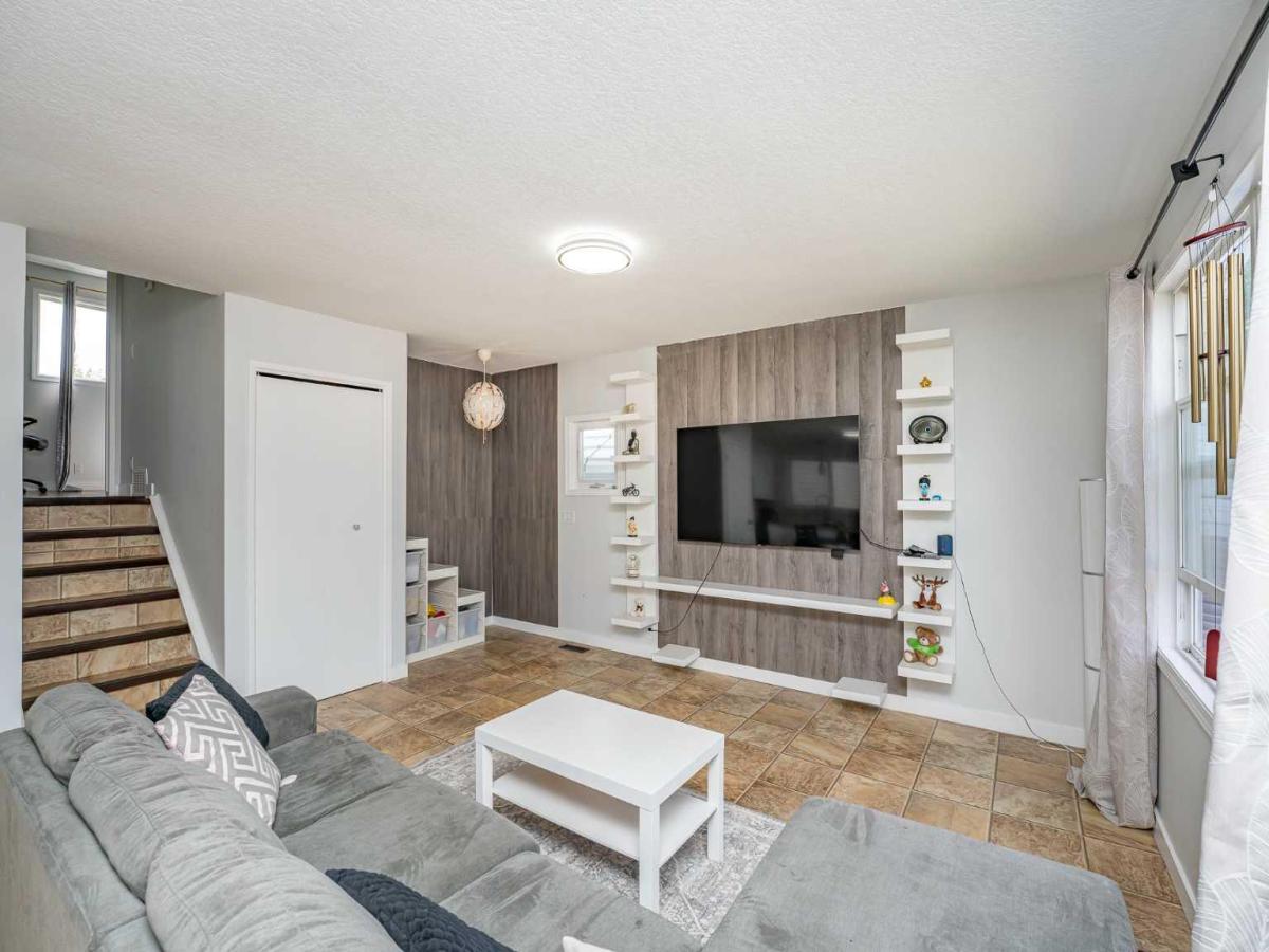 123 Castleglen Road NE Calgary AB T3J 1P2 MLS #A2260492 MLS #A2260492 image #0