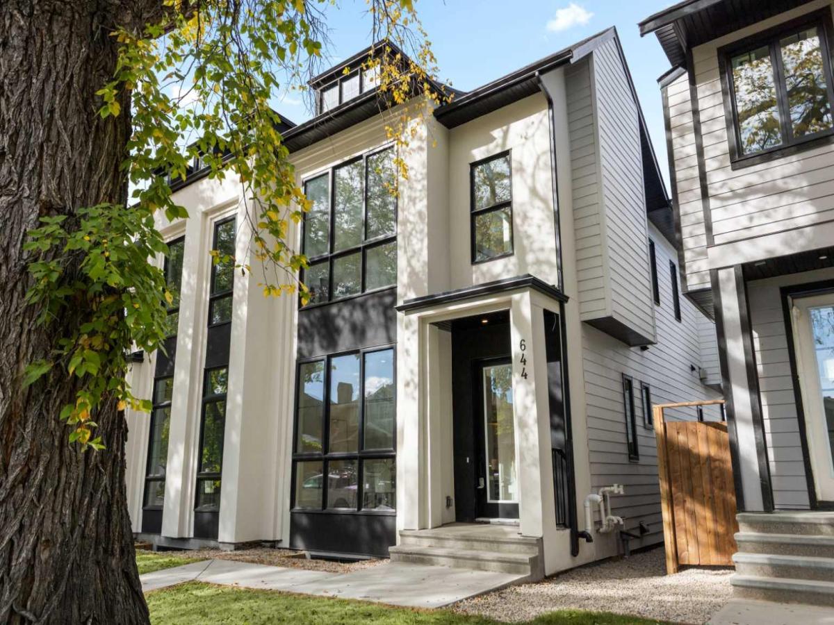 644 25 Avenue NW Calgary AB T2M 2A9 MLS #A2260904 MLS #A2260904 image #0