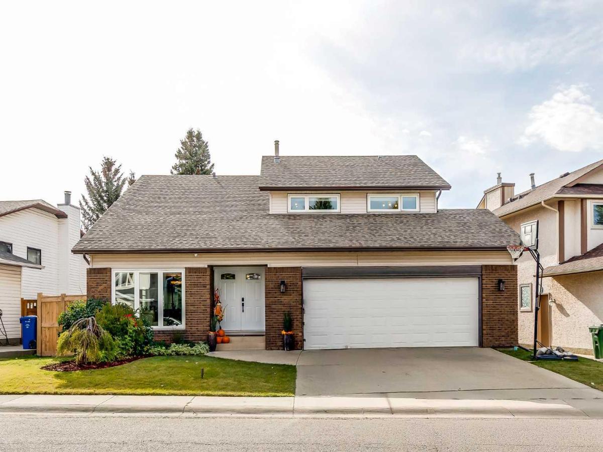 Calgary North West Houses MLS #A2260938 image #0