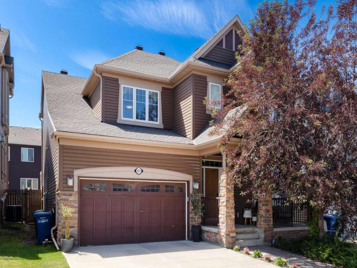 923 Windsong Drive SW Airdrie AB T4B 0N5 | MLS #A2261197 MLS #A2261197 image #0