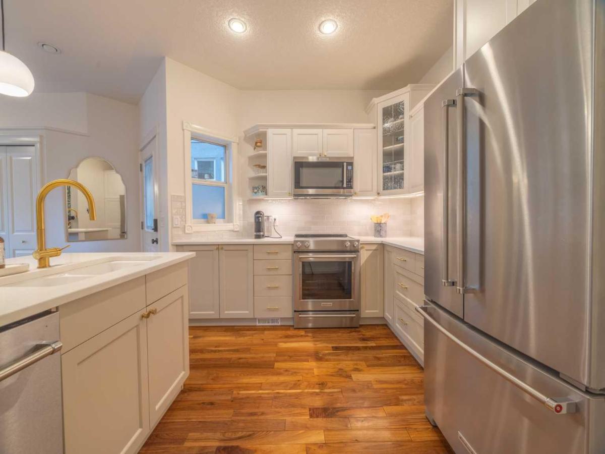 2, 3423 5 Avenue NW Calgary AB T2N 0V5 MLS #A2261431 MLS #A2261431 image #0