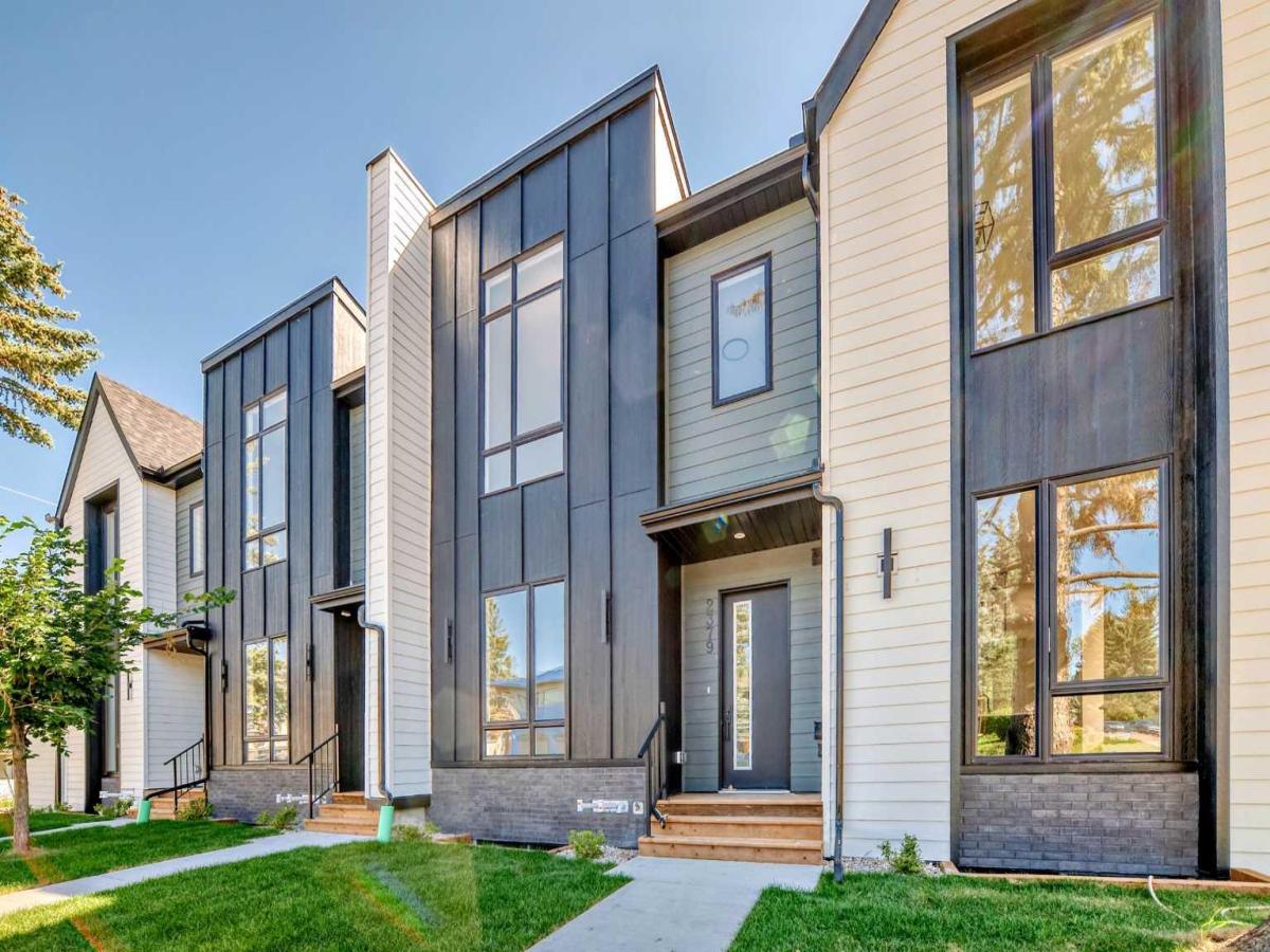 2371 20 Avenue NW Calgary AB T2M 4C9 MLS #A2261929 MLS #A2261929 image #0