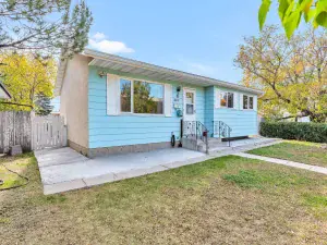 905 19 Avenue NW Calgary AB T2M 0Z6 MLS #A2261032 broker reciprocity