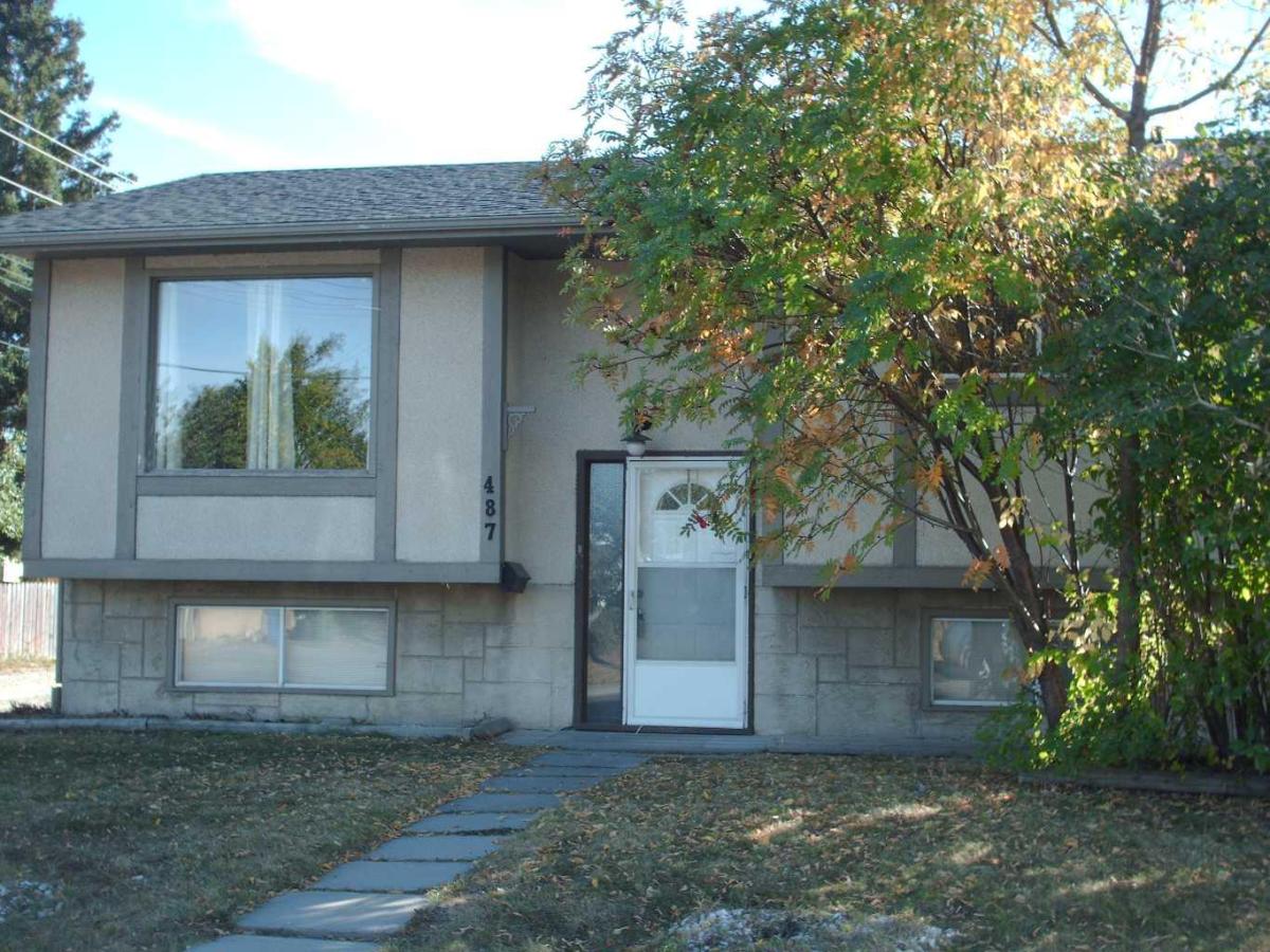 487 78 Avenue NE Calgary AB T2K 5A1 MLS #A2262169 MLS #A2262169 image #0