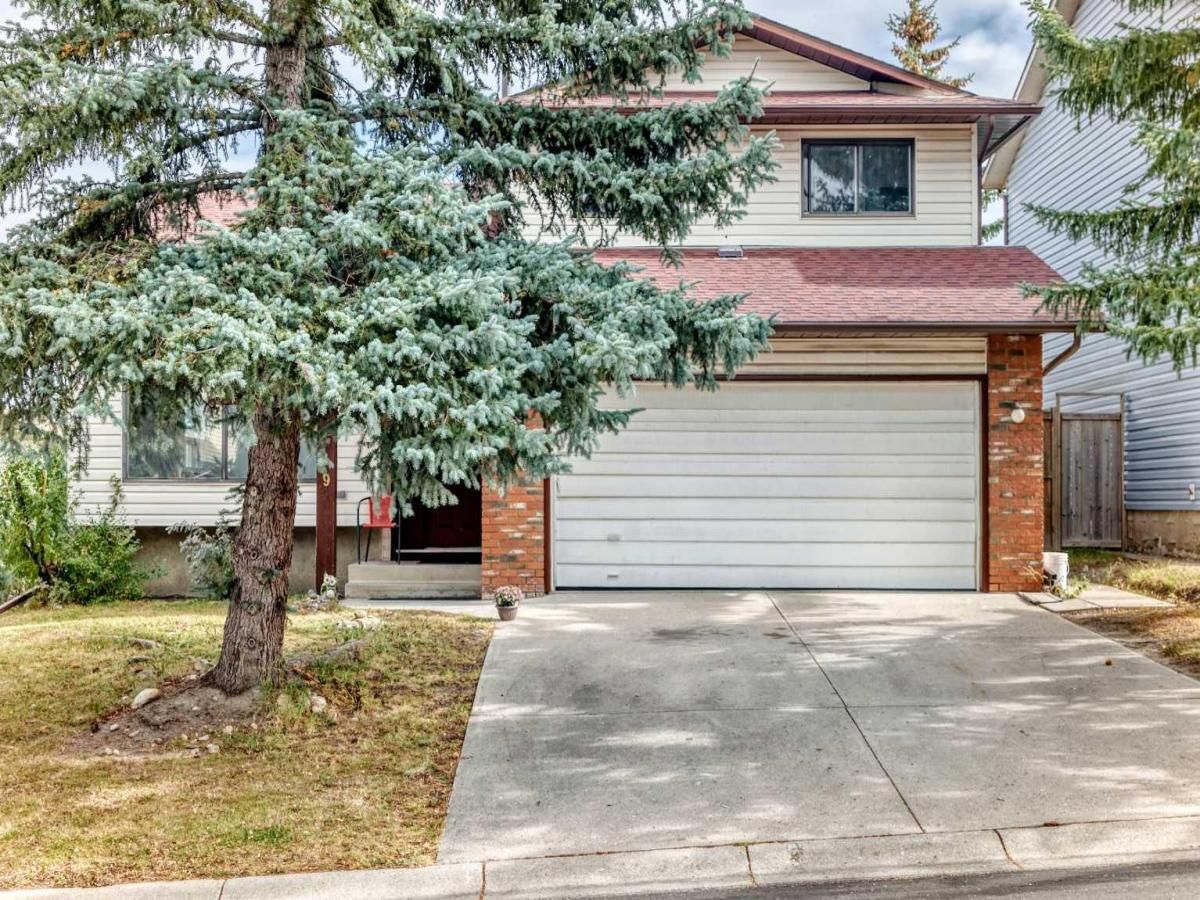 Calgary North West Houses MLS #A2262711 image #0