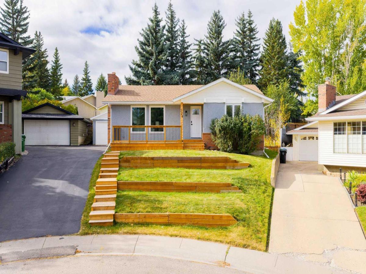 328 Cantrell Place SW Calgary AB T2W 2A3 MLS #A2263067 MLS #A2263067 image #0