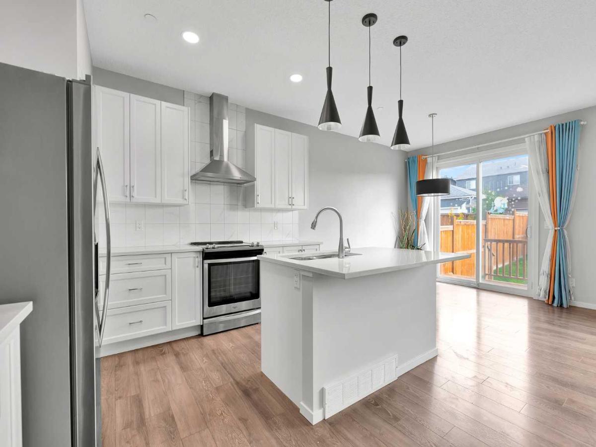 106 Lucas Crescent NW Calgary AB T3P 1M6 MLS #A2263068 MLS #A2263068 image #0