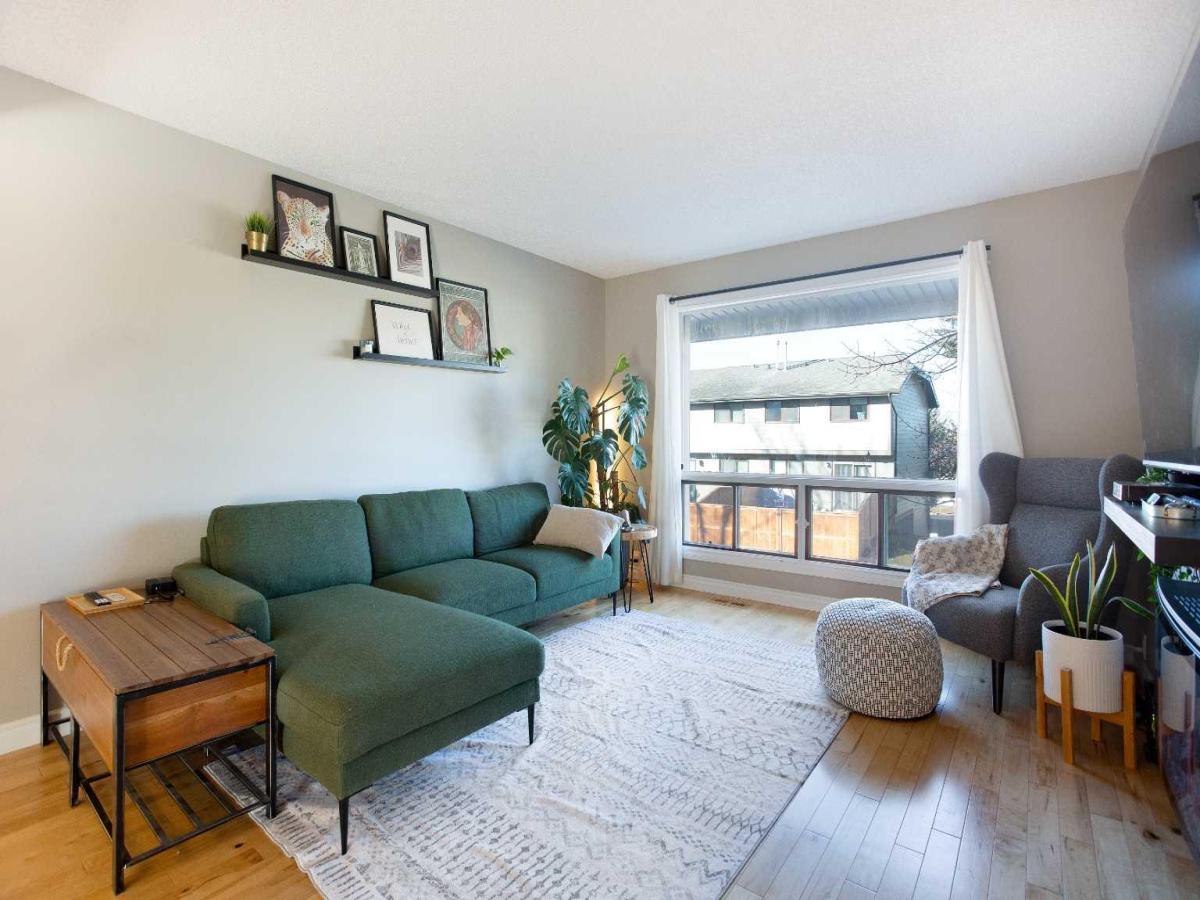 19, 5019 46 Avenue SW Calgary AB T3E 6R1 MLS #A2263170 MLS #A2263170 image #0