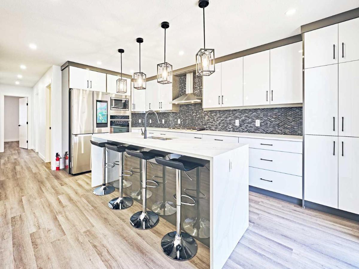 77 Hartford Road NW Calgary AB T2K2A4 MLS #A2263979 MLS #A2263979 image #0