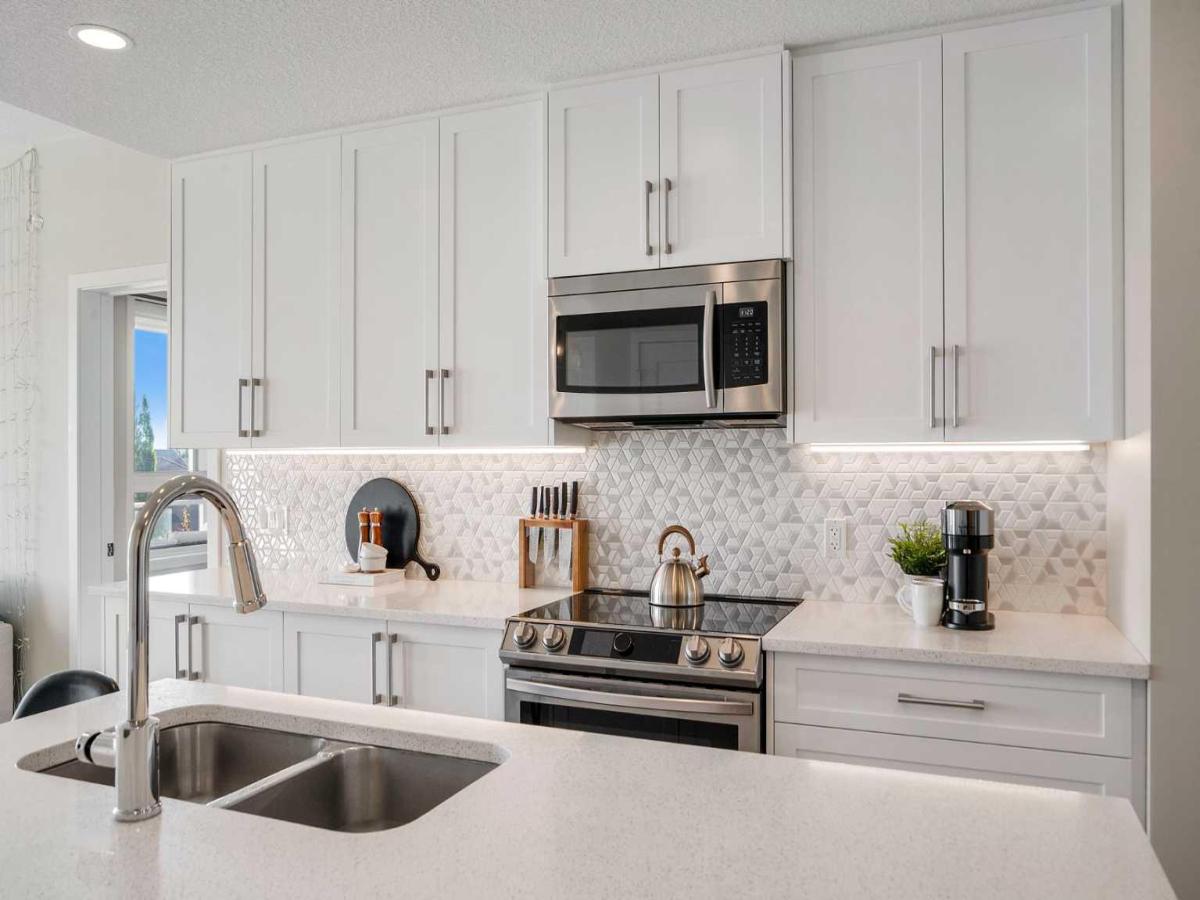 318, 8530 8A Avenue SW Calgary AB T3H 6A7 MLS #A2264265 MLS #A2264265 image #0