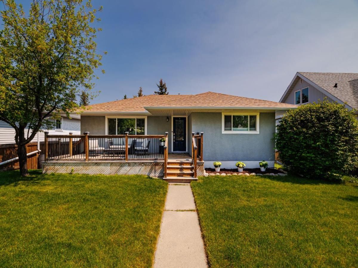30 Coleridge Road NW Calgary AB T2K 1W9 MLS #A2264570 MLS #A2264570 image #0