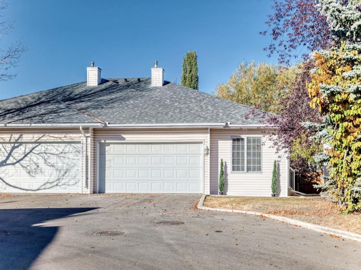 126 Hawkstone Manor NW Calgary AB T3G 3X2 MLS #A2264664 MLS #A2264664 image #0
