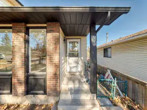 137 Pantego Lane NW Calgary AB T3K 0T1 MLS #A2262652 broker reciprocity