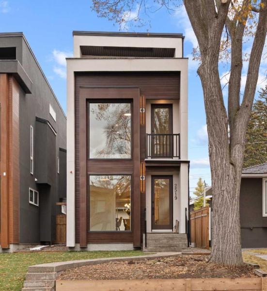 2519 19A Street SW Calgary AB T2T 4Z1 MLS #A2264967 MLS #A2264967 image #0