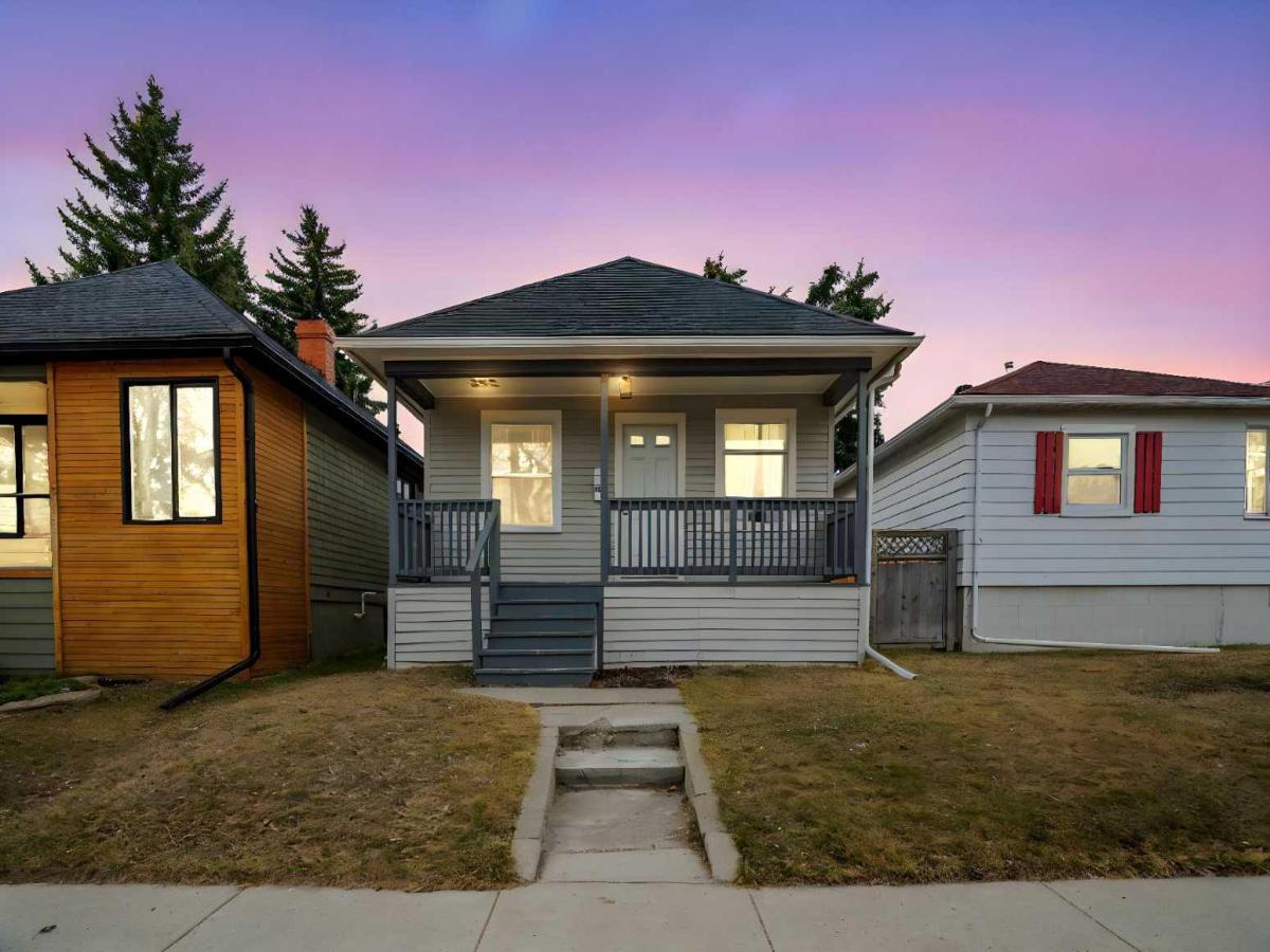 Calgary North West Houses MLS #A2265120 image #0