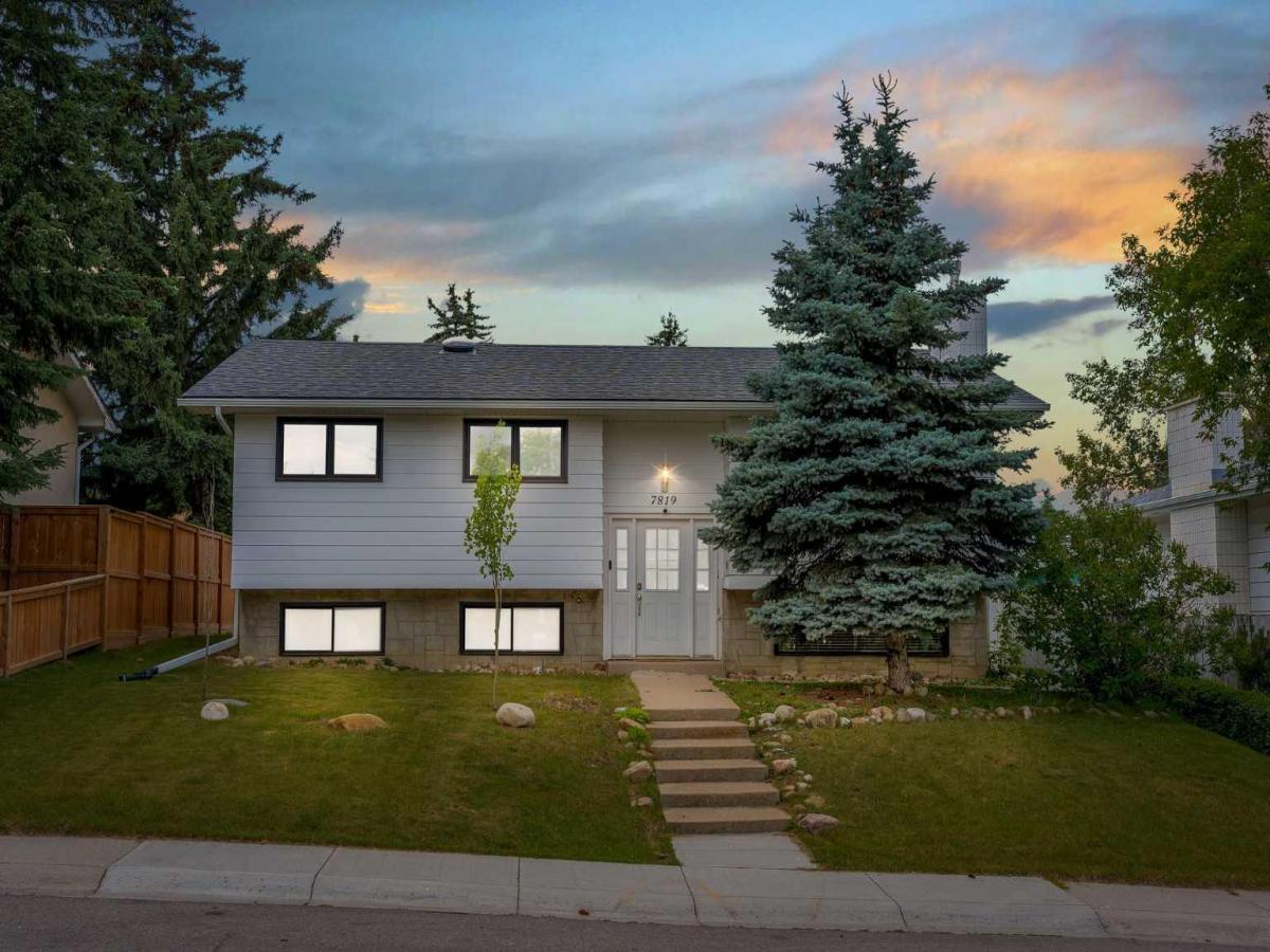 7819 Hunterquay Way NW Calgary AB T2K 4T6 MLS #A2265319 MLS #A2265319 image #0