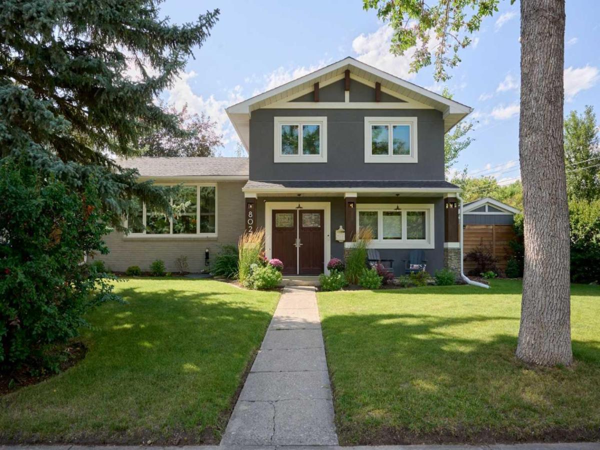8027 Churchill Drive SW Calgary AB T2V 2S5 MLS #A2265747 MLS #A2265747 image #0