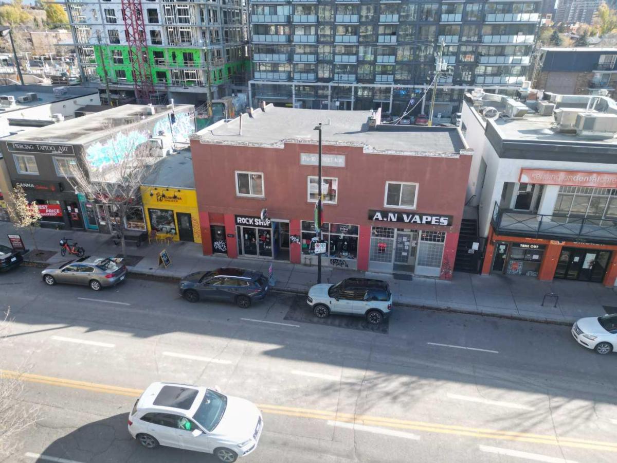 328 10 Street NW Calgary AB T2N1W6 MLS #A2265757 MLS #A2265757 image #0
