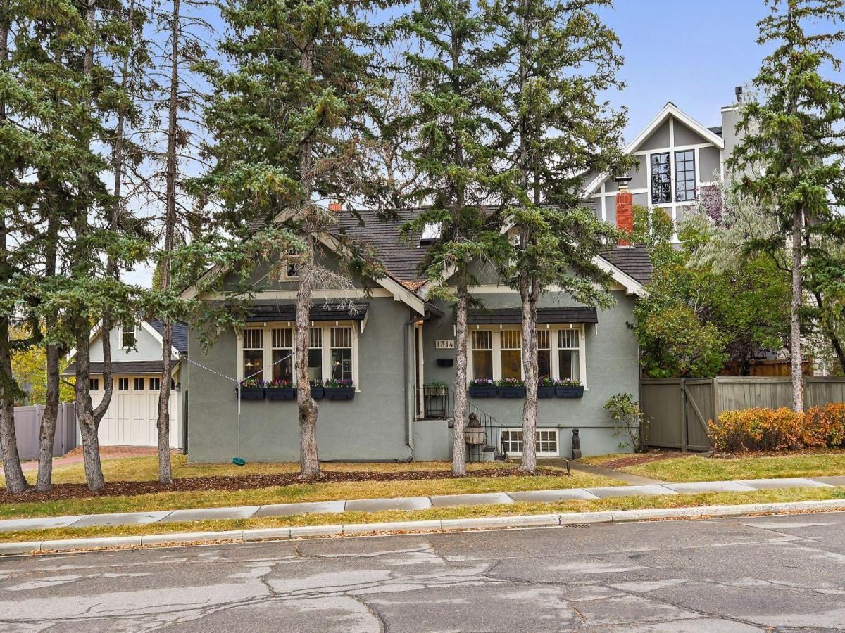 1314 Shelbourne Street SW Calgary AB T3C 2K8 MLS #A2266203 MLS #A2266203 image #0