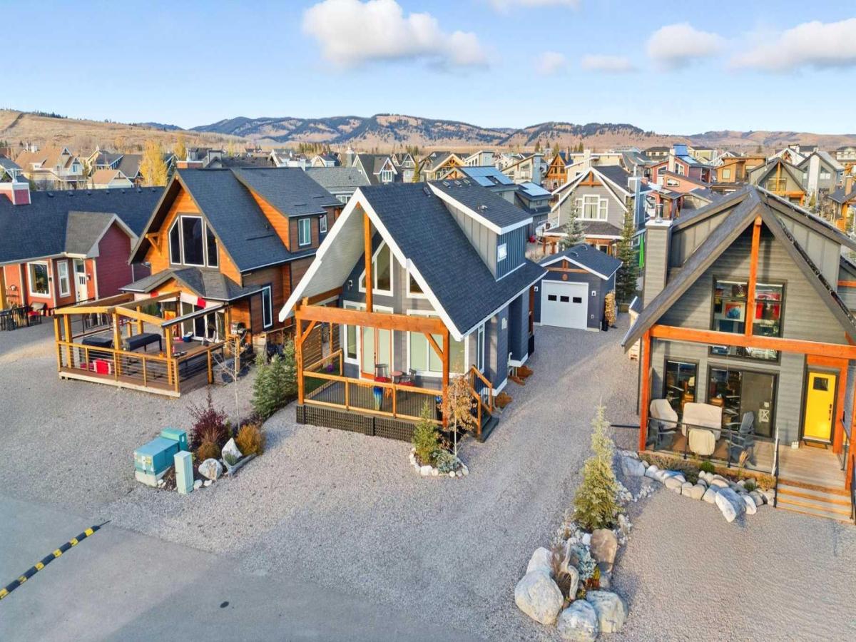 306 Cottageclub Link Rural Rocky View County AB T3Z 3R2 MLS #A2266655 MLS #A2266655 image #0