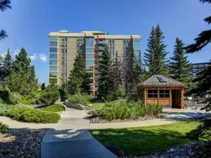 18, 1015 Centre Street NW Calgary AB T2E 2P8 MLS #A2255745 broker reciprocity