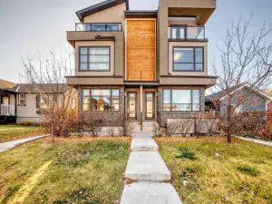 #2, 4519 bowness Road NW Calgary AB T3B 0A9 MLS #A2251007 broker reciprocity