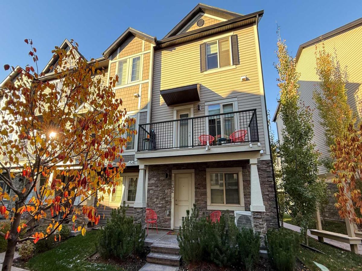 132 Legacy Point SE Calgary AB T2X3X3 MLS #A2267975 MLS #A2267975 image #0
